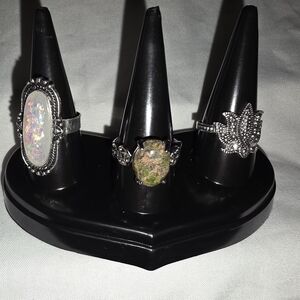 Silver and White Intricate Ring Set Size 8